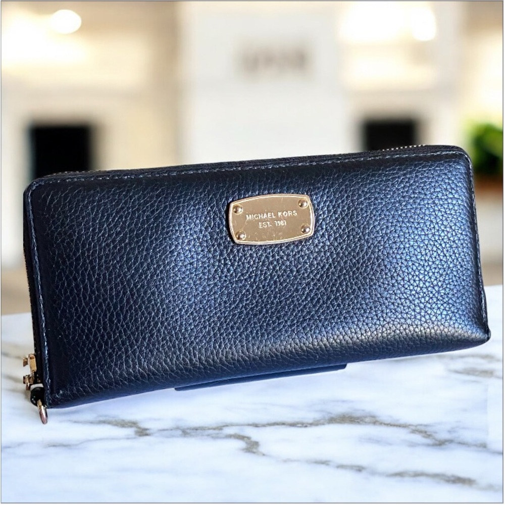 Michael Kors Jet Set Continental Large Black Wallet Pebbled Leather gold hardwar